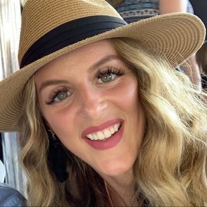 Meet your Posher, Brittni